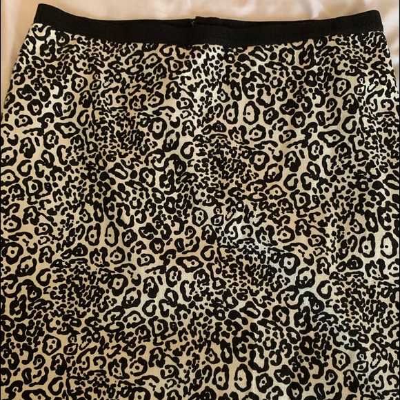 Ann Taylor Dresses & Skirts - HOST PICK! Chic skirt-NWOT!